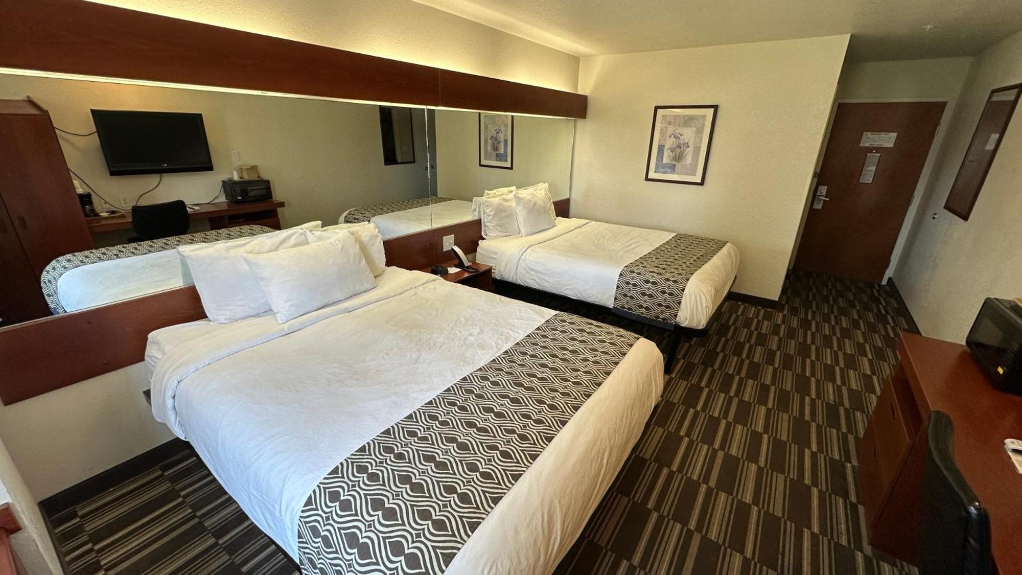 Microtel Inn And Suites By Wyndham Miami Ok Экстерьер фото