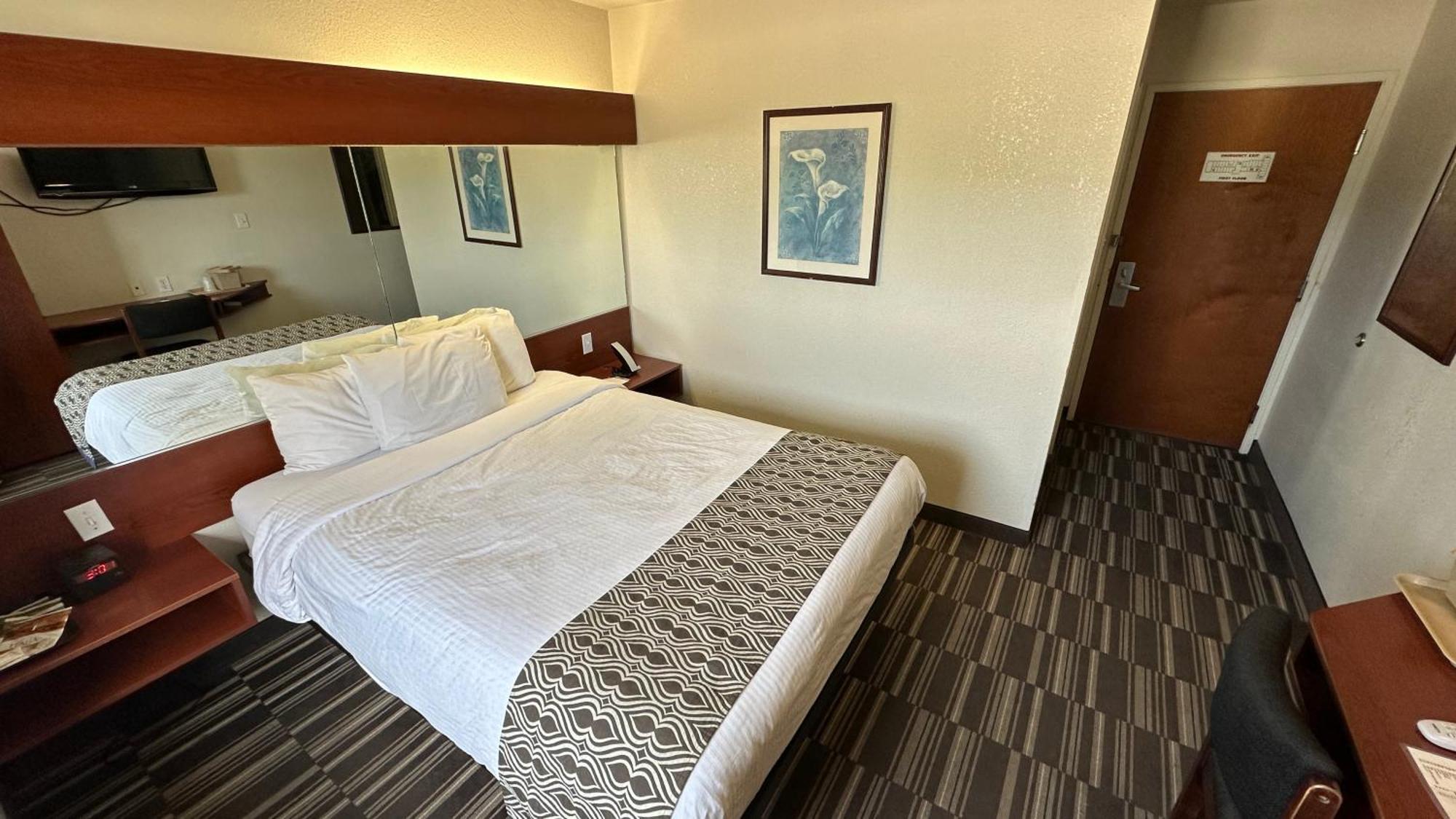 Microtel Inn And Suites By Wyndham Miami Ok Экстерьер фото