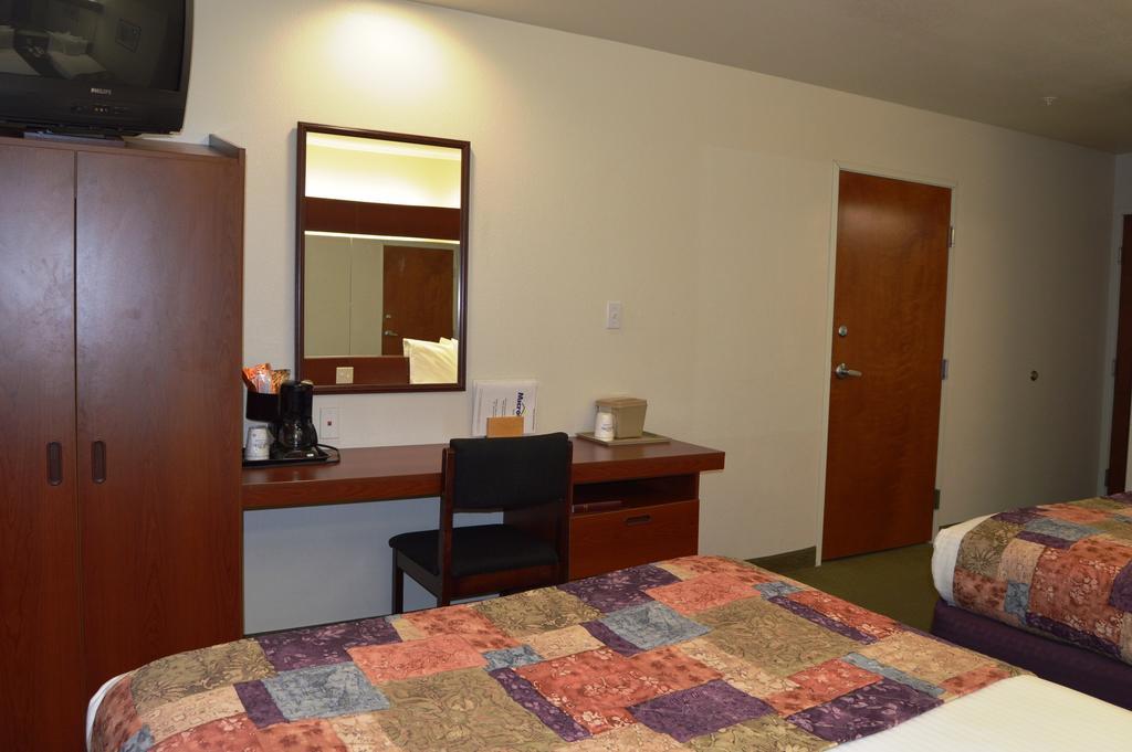Microtel Inn And Suites By Wyndham Miami Ok Номер фото